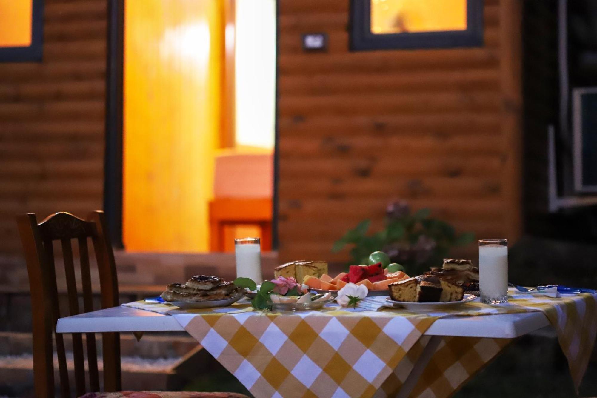 培拉特 Bujtina Musta旅馆 外观 照片