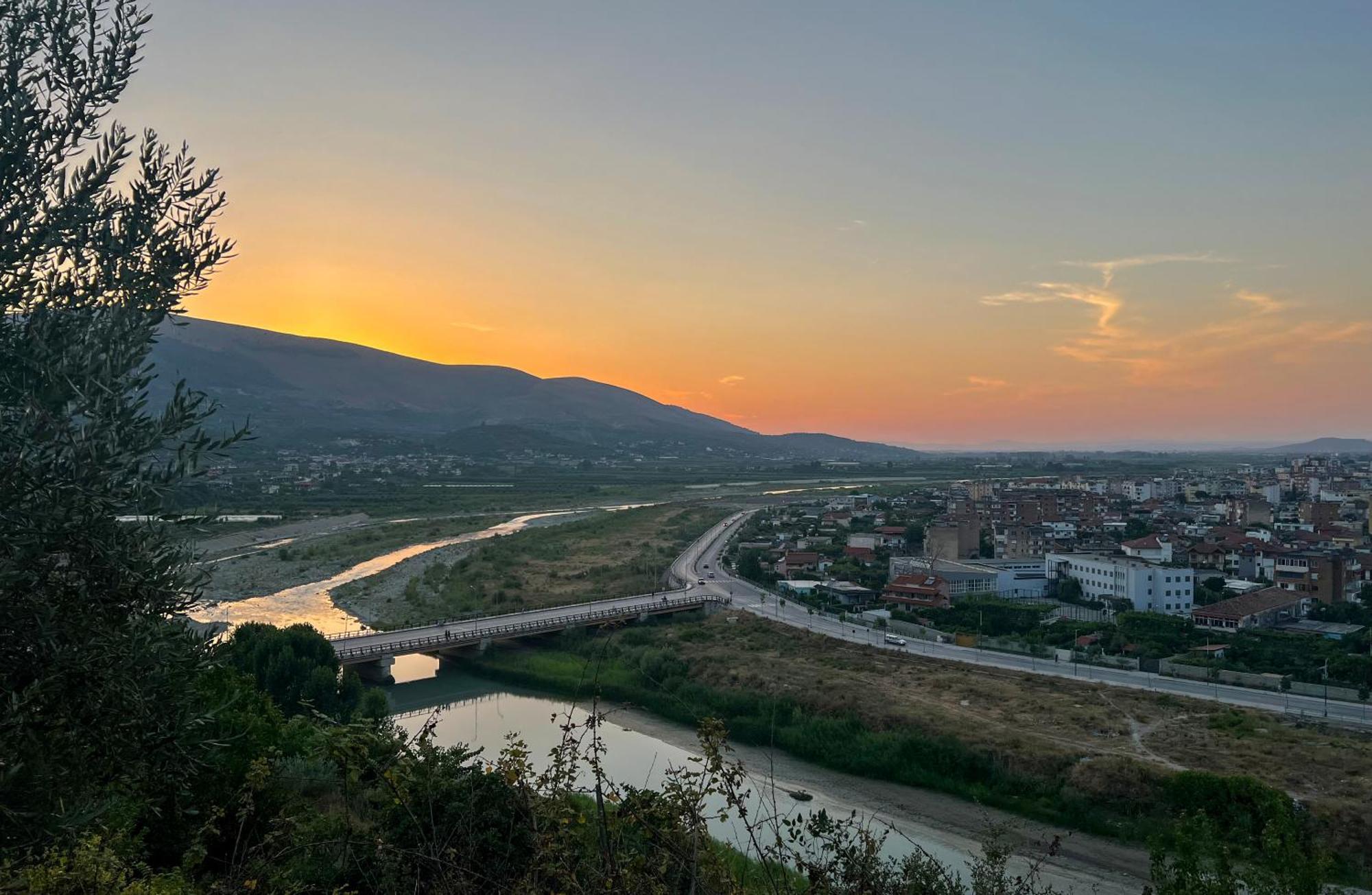 培拉特 Bujtina Musta旅馆 外观 照片