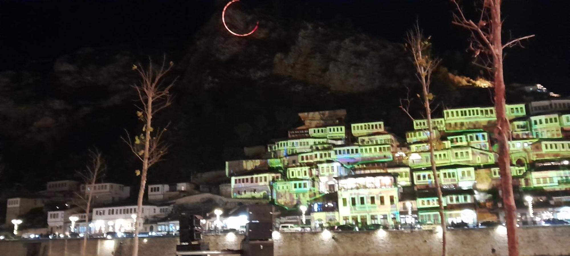 培拉特 Bujtina Musta旅馆 外观 照片